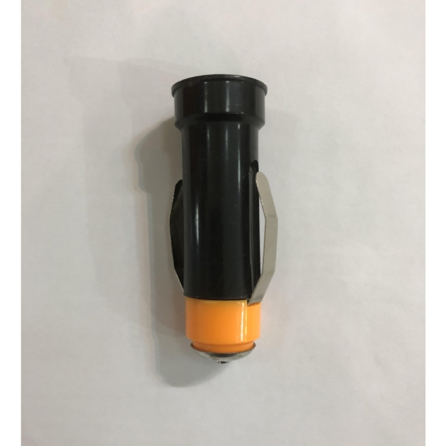 12 V Adapteri Pienestä Tupakanpistokkeseen