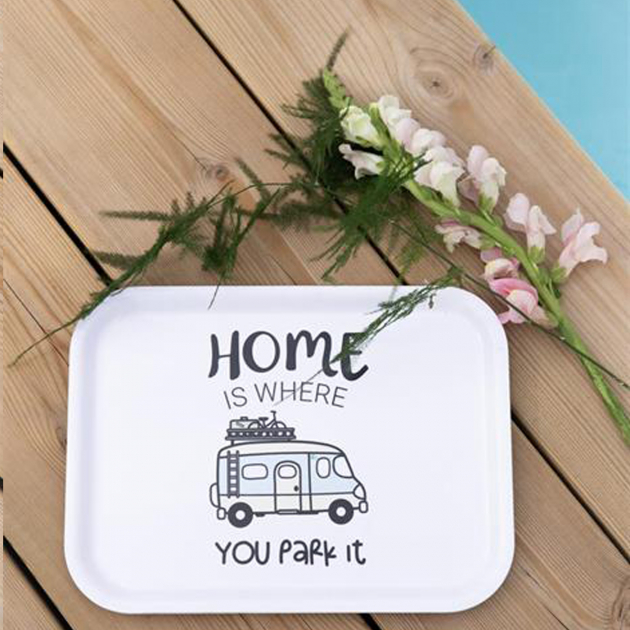 Tarjotin 27x20 Home is Matkailuauto