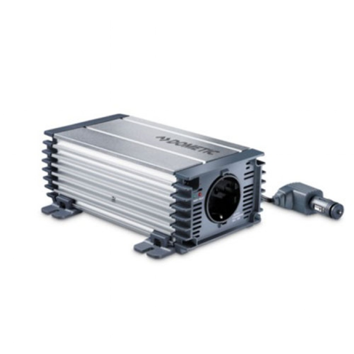 Dometic PerfectPower PP 152 ryhmässä Matkailuvaunu & Matkailuauto / Elektroniikka / Akut & Muuntimet / Invertteri & Muunnin / Muunnin 12V – 230V @ Campmarket (65666)