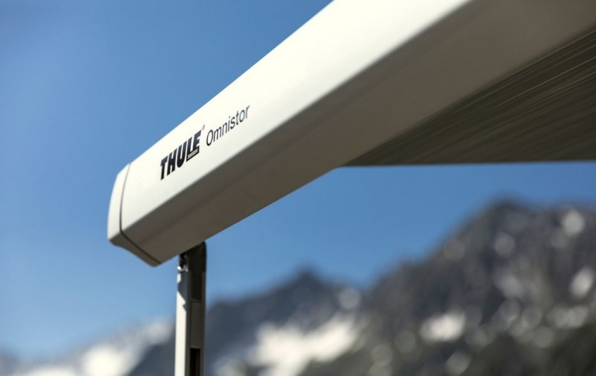 Thule Omnistor 5200 Valkoinen Kotelo ryhmässä Etuteltat & Markiisit / Markiisit / Matkailuauto Markiisit / Thule/Omnistor / Seinään Asennettavat @ Campmarket (66971)