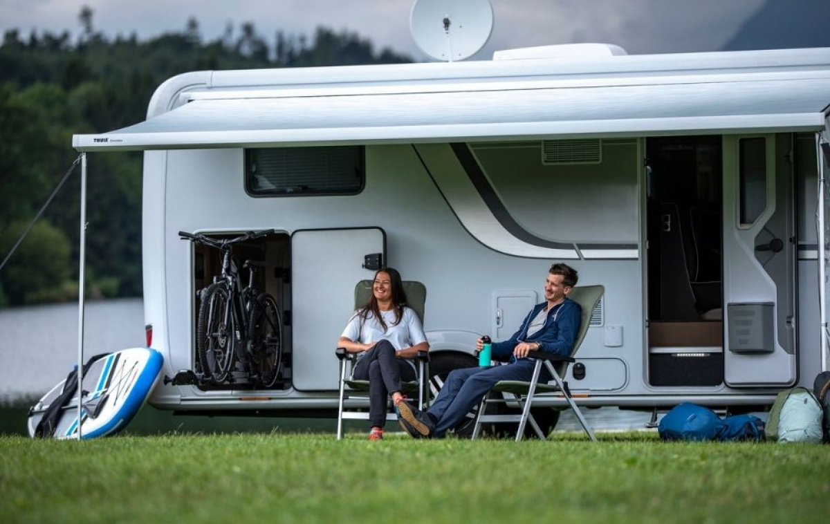 Thule Omnistor 5200 Valkoinen Kotelo ryhmässä Etuteltat & Markiisit / Markiisit / Matkailuauto Markiisit / Thule/Omnistor / Seinään Asennettavat @ Campmarket (66971)