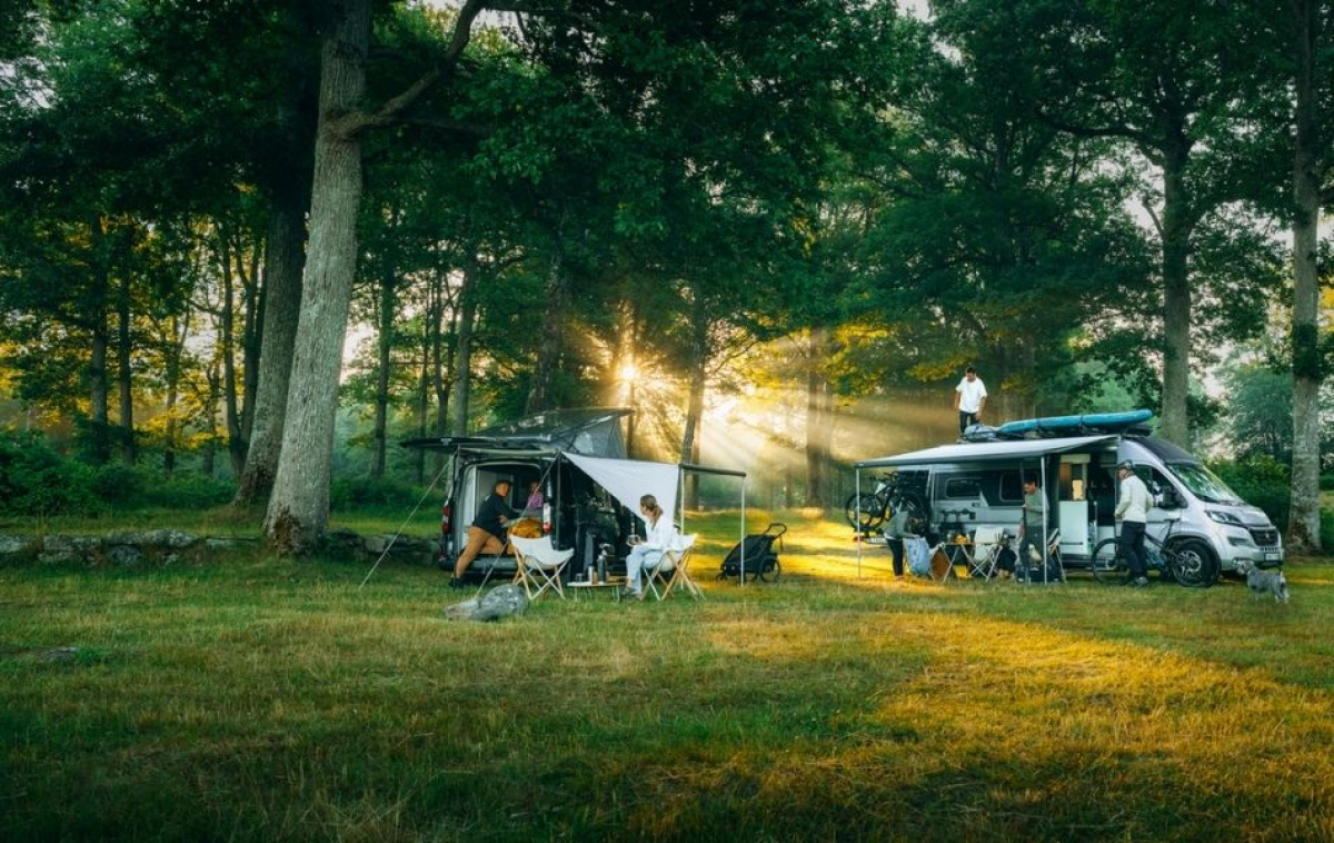 Thule Omnistor Kattoasennettava 6300 Pakettiautoon ryhmässä Matkailuvaunu & Matkailuauto / Pakettiautot & Retkeilyautot / Markiisit / Markiisit @ Campmarket (68787)