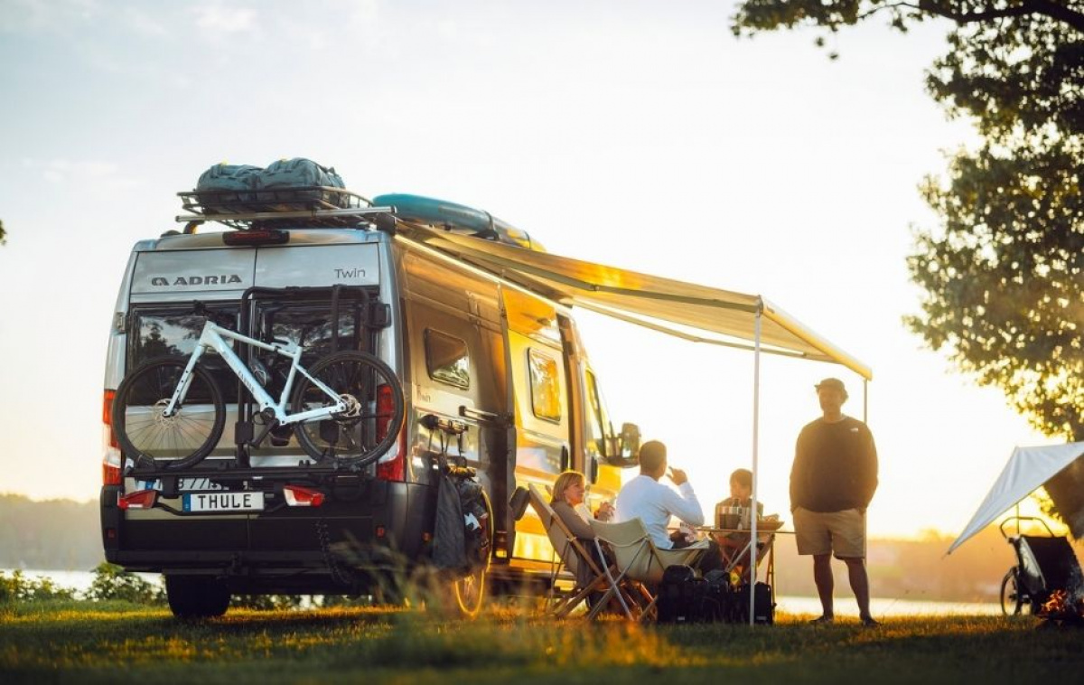 Thule Omnistor Kattoasennettava 6300 Pakettiautoon ryhmässä Matkailuvaunu & Matkailuauto / Pakettiautot & Retkeilyautot / Markiisit / Markiisit @ Campmarket (68787)