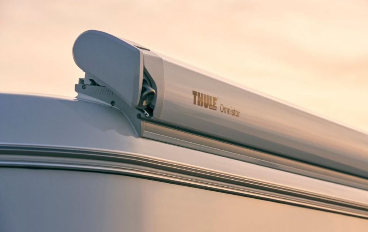 Thule Omnistor 6300 Kattoasennettava Valkoinen Laatikko ryhmässä Etuteltat & Markiisit / Markiisit / Matkailuauto Markiisit / Thule/Omnistor / Kattoon Asennettavat @ Campmarket (68796)