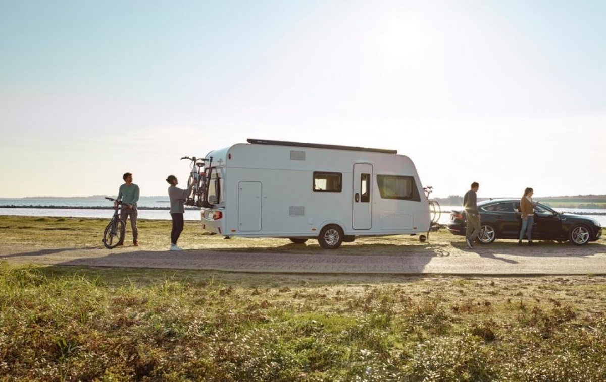 Thule Omnistor 6300 Kattoasennettava Musta Kotelo ryhmässä Etuteltat & Markiisit / Markiisit / Matkailuauto Markiisit / Thule/Omnistor / Kattoon Asennettavat @ Campmarket (68810)