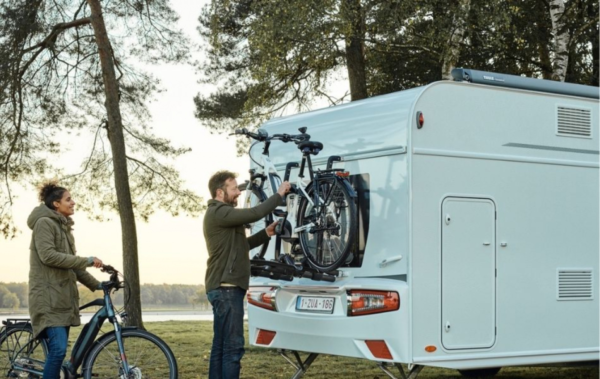 Thule Omnistor 6300 Kattoasennettava Musta Kotelo ryhmässä Etuteltat & Markiisit / Markiisit / Matkailuauto Markiisit / Thule/Omnistor / Kattoon Asennettavat @ Campmarket (68810)