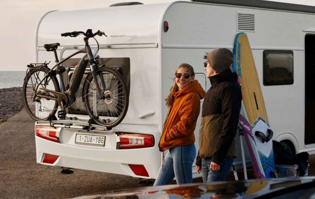 Thule Omnistor 6300 Kattoasennettava Musta Kotelo ryhmässä Etuteltat & Markiisit / Markiisit / Matkailuauto Markiisit / Thule/Omnistor / Kattoon Asennettavat @ Campmarket (68810)