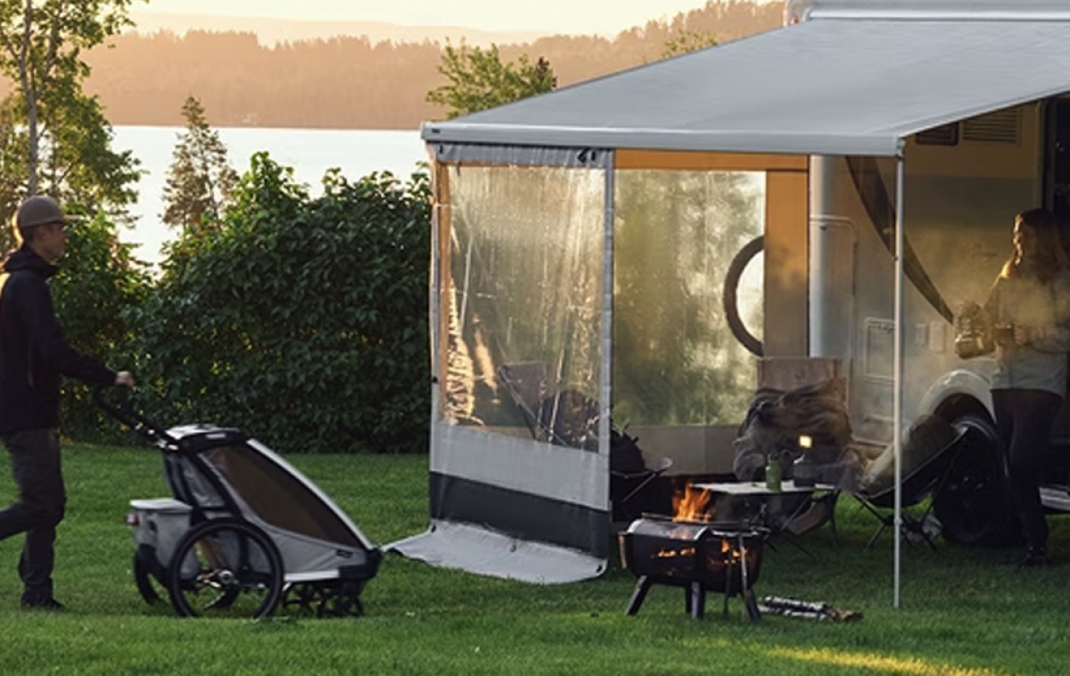 Thule Rain Blocker G2 Etuseinä Korkeus 2.1 m ryhmässä Etuteltat & Markiisit / Markiisit / Matkailuvaunu Markiisit / Päädyt & Etupaneelit Matkailuvaunun Markiiseihin / Sivut & Etupaneelit Thule / Omnistor @ Campmarket (68916)