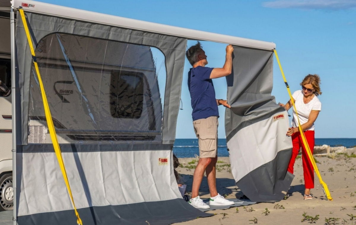 Fiamma Blocker Pro ryhmässä Etuteltat & Markiisit / Markiisit / Matkailuvaunu Markiisit / Päädyt & Etupaneelit Matkailuvaunun Markiiseihin / Pääty- ja Etupaneelit Caravanstore XL @ Campmarket (69952)