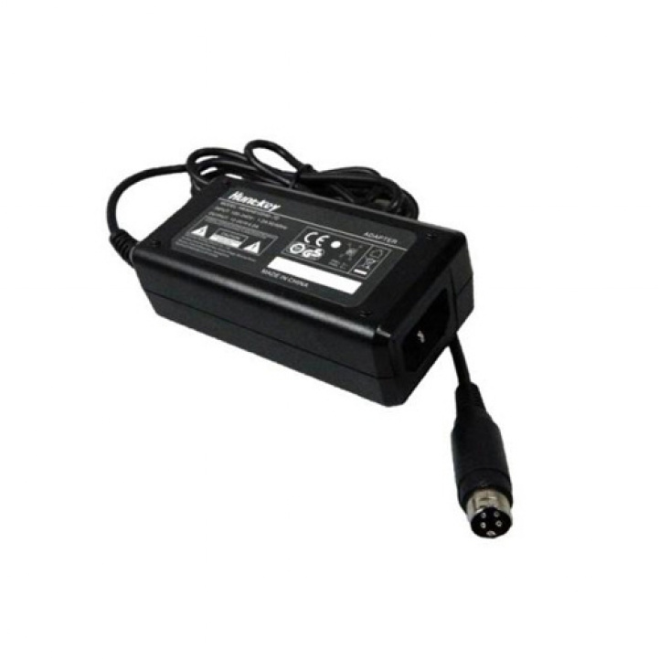 Virtalähde 12V / 230V. ryhmässä Matkailuvaunu & Matkailuauto / Elektroniikka / Liitäntäkaapelit @ Campmarket (72509)