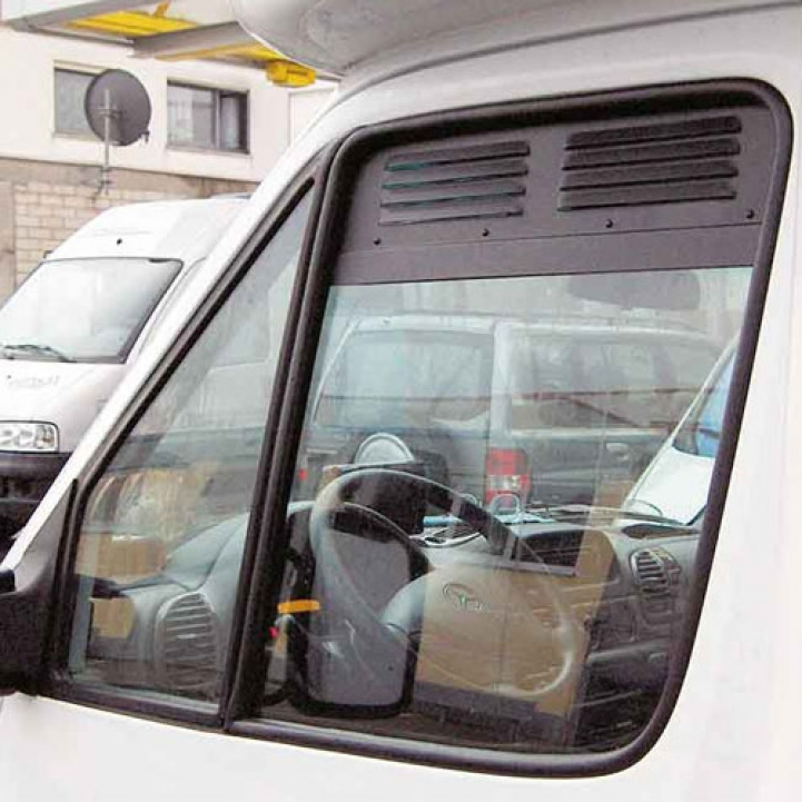 Tuuletus Ritilä VW Crafter 2017/03- ryhmässä Matkailuvaunu & Matkailuauto / Koriosat / Muut Tuotteet @ Campmarket (72529)