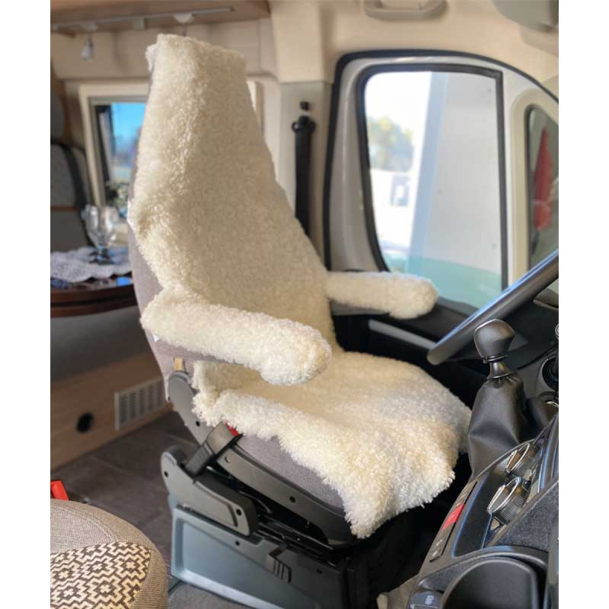 Lampaannahkapäällinen Curly Valkoinen 3-osainen Royal Camping ryhmässä Matkailuvaunu & Matkailuauto / Tekstiilimatot & Päälliset / Istuinsuojat @ Campmarket (73804)