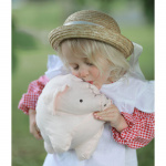 Pehmolelu Lotta på Bråkmakargatan