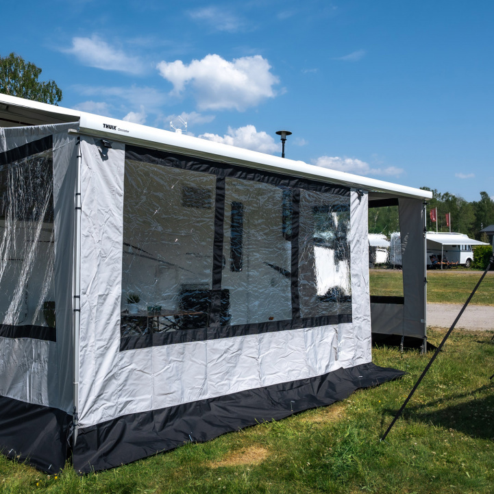 Wera Markiisin Etupaneeli ryhmässä Etuteltat & Markiisit / Markiisit / Matkailuvaunu Markiisit / Päädyt & Etupaneelit Matkailuvaunun Markiiseihin / Päädyt & etupaneelit Caravanstore @ Campmarket (77156)