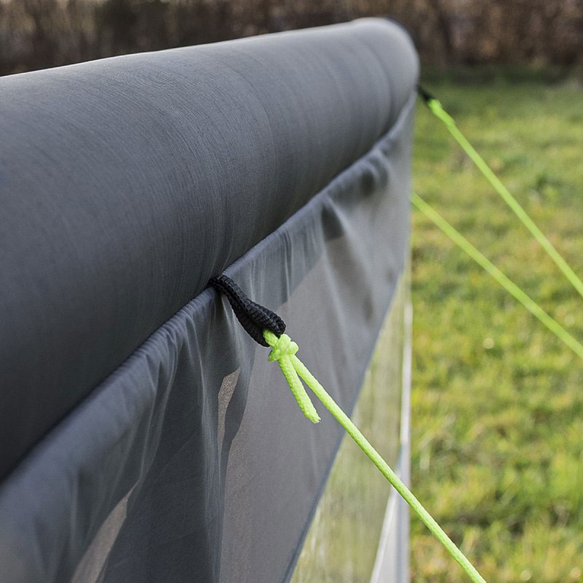 ProPlus Tuuliaita Puhallettava 480x140 cm ryhmässä Etuteltat & Markiisit / Tuulensuojat @ Campmarket (78374)