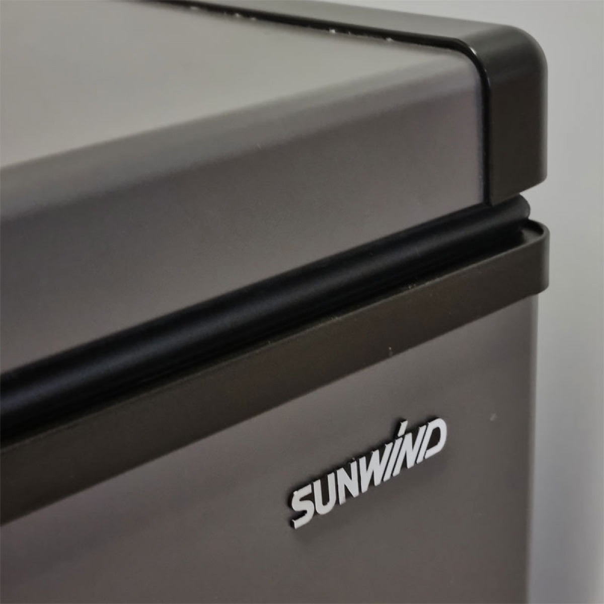 Sunwind Pakastinlaatikko Ventus 70 Kaasu/12V/230V ryhmässä Matkailuvaunu & Matkailuauto / Lämmitys & Ilmastointi / Jääkaapit & Kylmälaukut / Absorptiojääkaappi @ Campmarket (79405)
