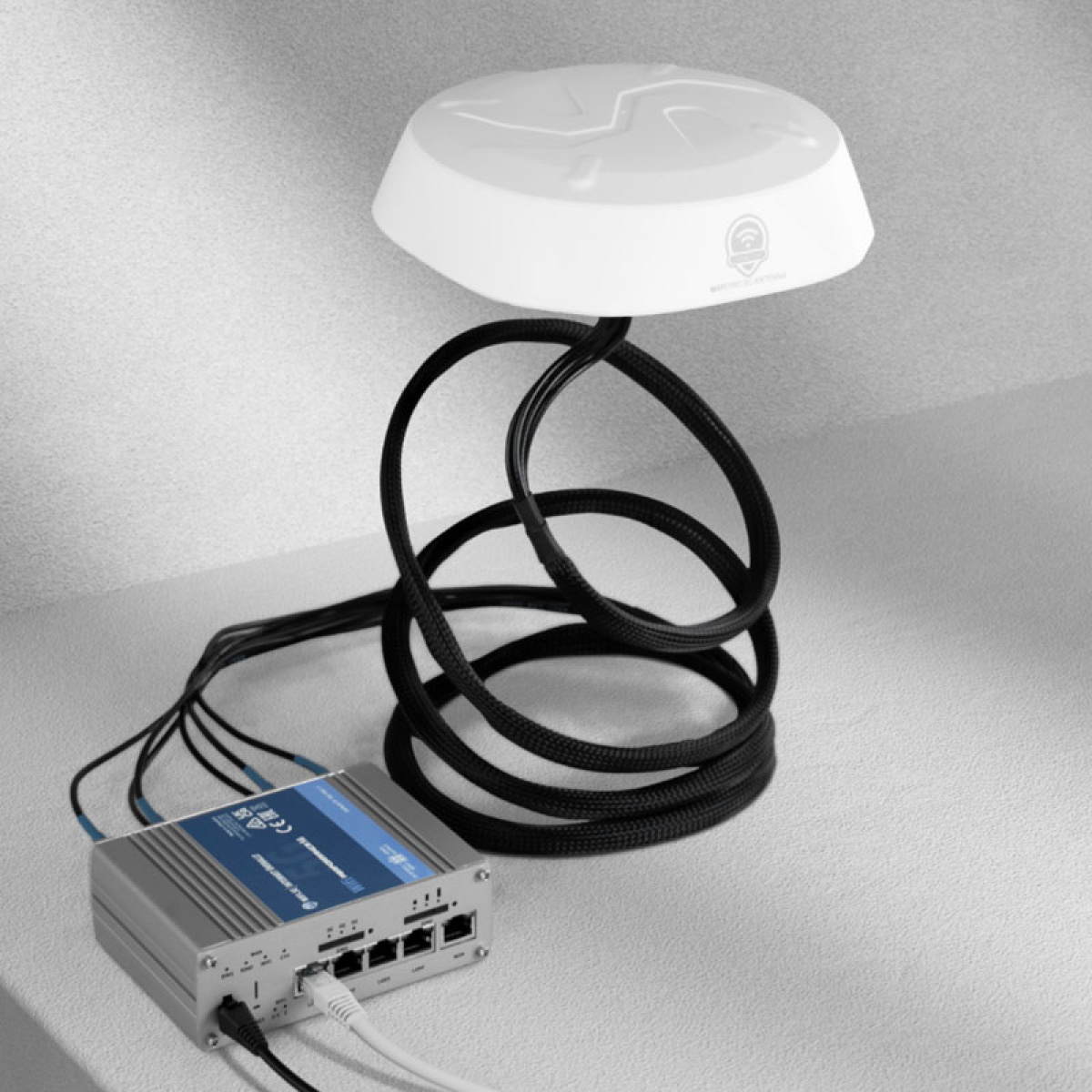 Reititin 5G + Kattoantenni ryhmässä Matkailuvaunu & Matkailuauto / Elektroniikka / Internet & WiFi @ Campmarket (80203)
