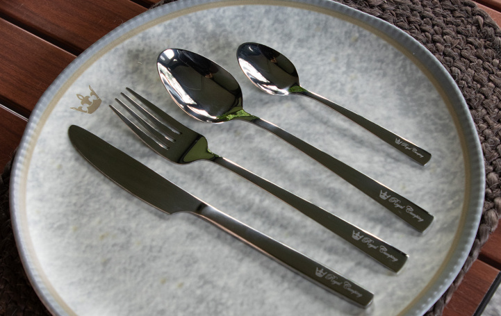 Aterimet Royal Camping 24-osaa ryhmässä Kotitalous & Keittiö / Tarjoilu / Atrimet @ Campmarket (80258)