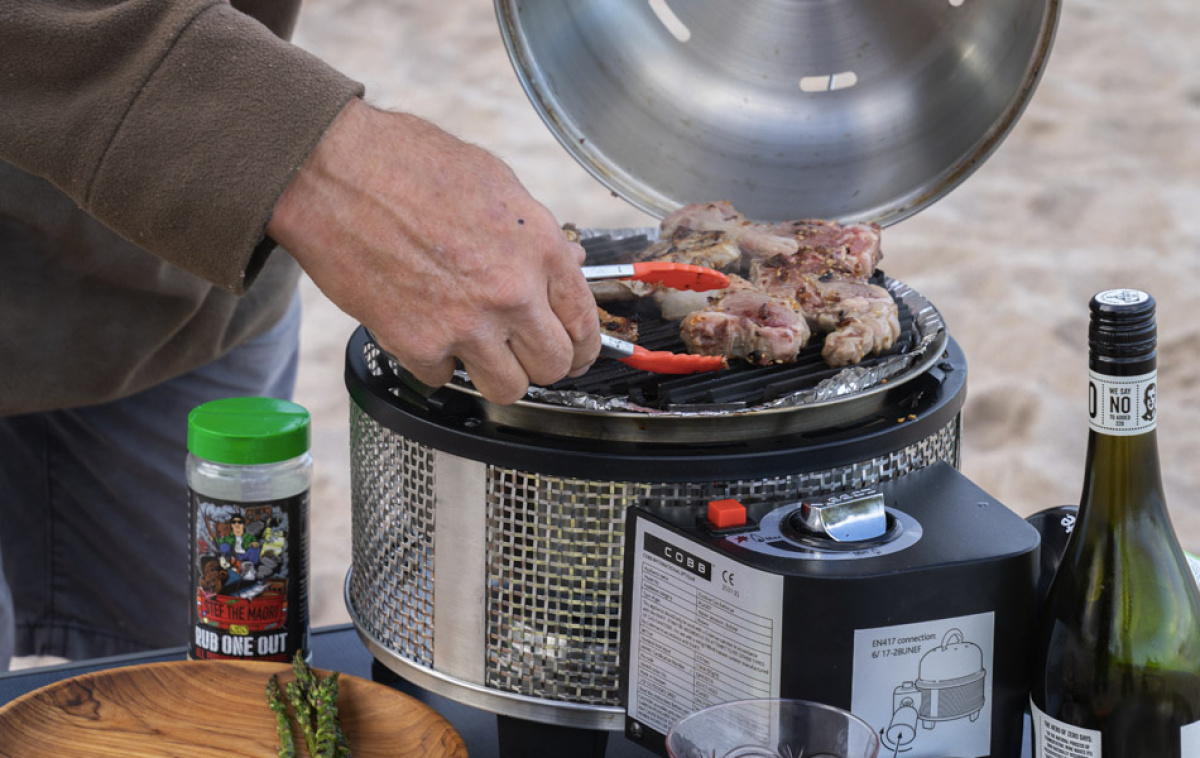Cobb Kaasugrilli Premier Gas Deluxe ryhmässä Kotitalous & Keittiö / Grillit / Kaasugrillit @ Campmarket (80516)