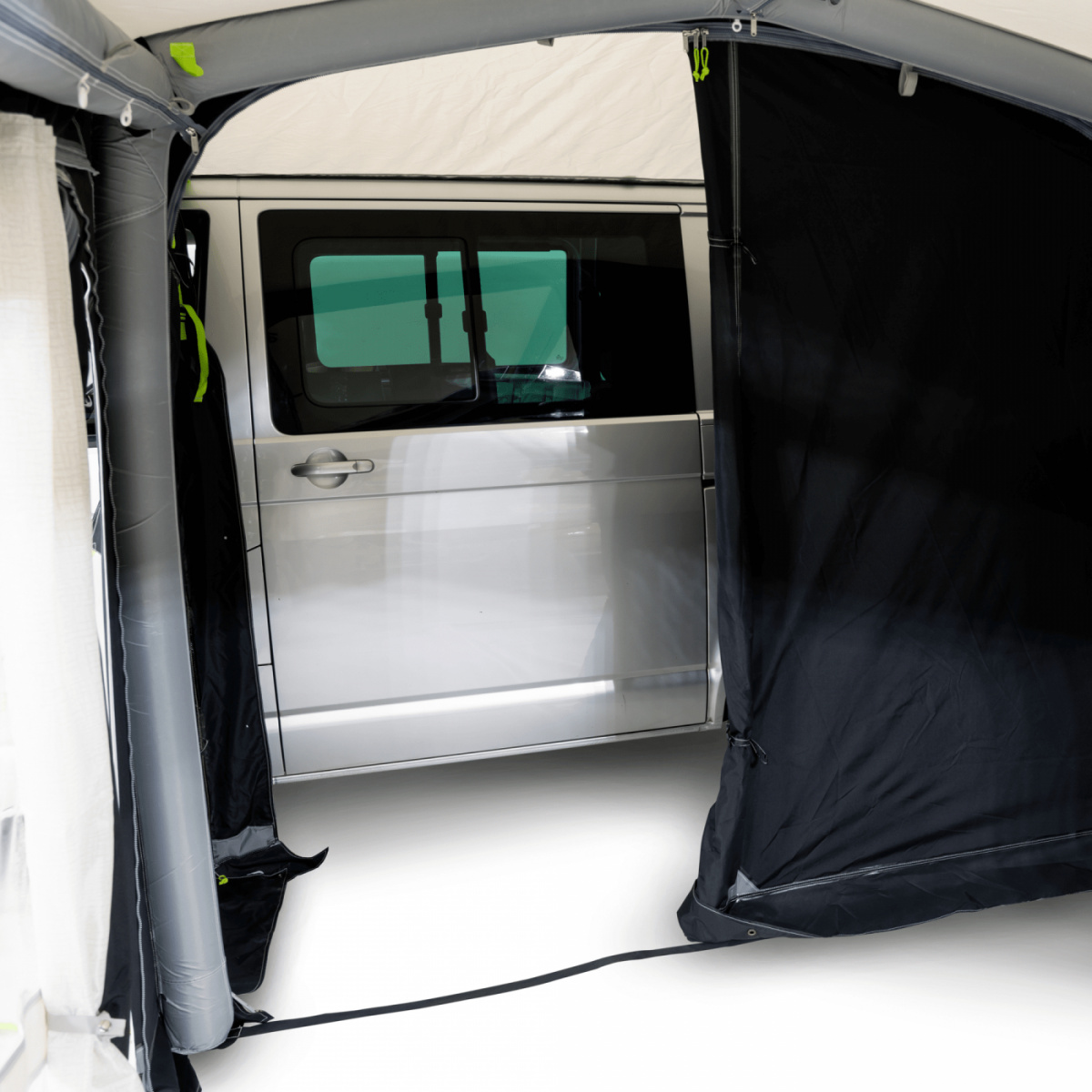 Dometic Club Air Pro 260 Drive Away ryhmässä Matkailuvaunu & Matkailuauto / Pakettiautot & Retkeilyautot / Teltat Van @ Campmarket (80867)