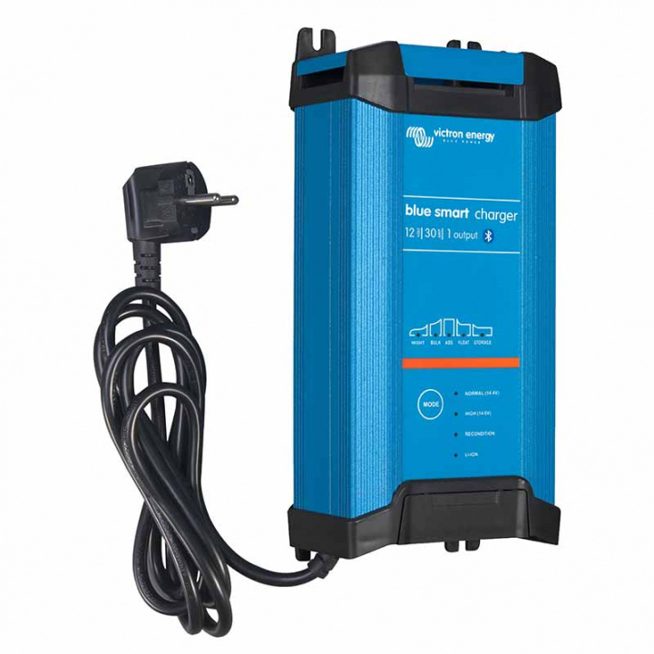 Victron Akkulaturi Blue Smart IP22 12/30(1)230V 7/7 ryhmässä Matkailuvaunu & Matkailuauto / Elektroniikka / Akut & Muuntimet / Akkulaturit @ Campmarket (81277)