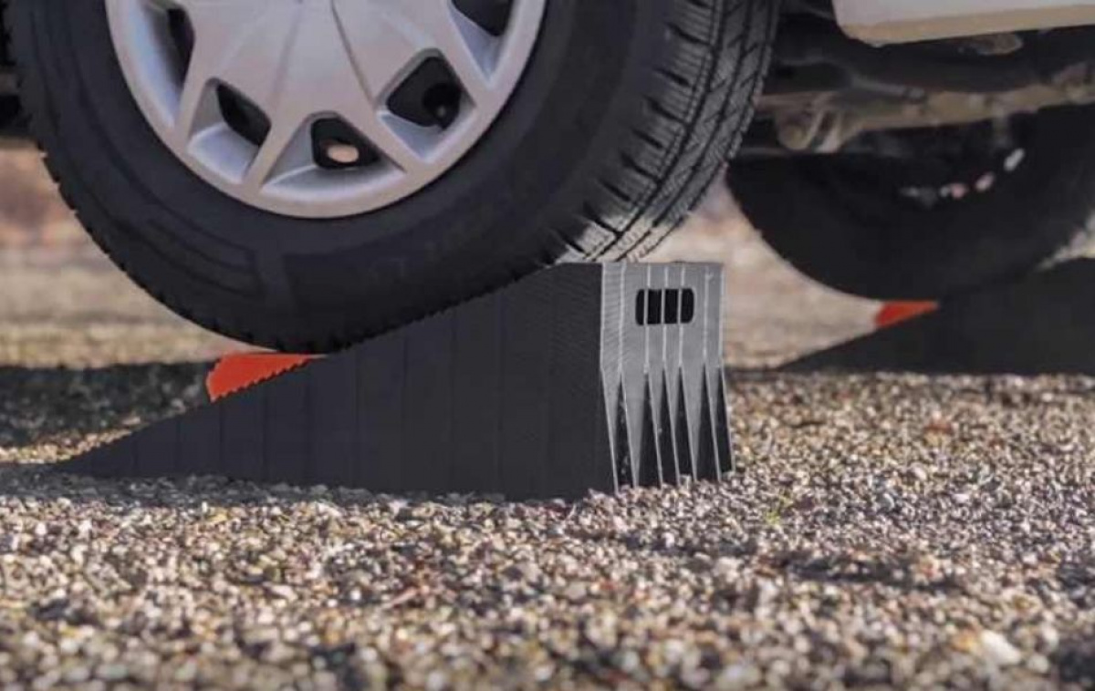 Tasonkorotuspalat Level 9 Sovelluksella ohjattava ryhmässä Matkailuvaunu & Matkailuauto / Koriosat / Ajokiilat @ Campmarket (82832)