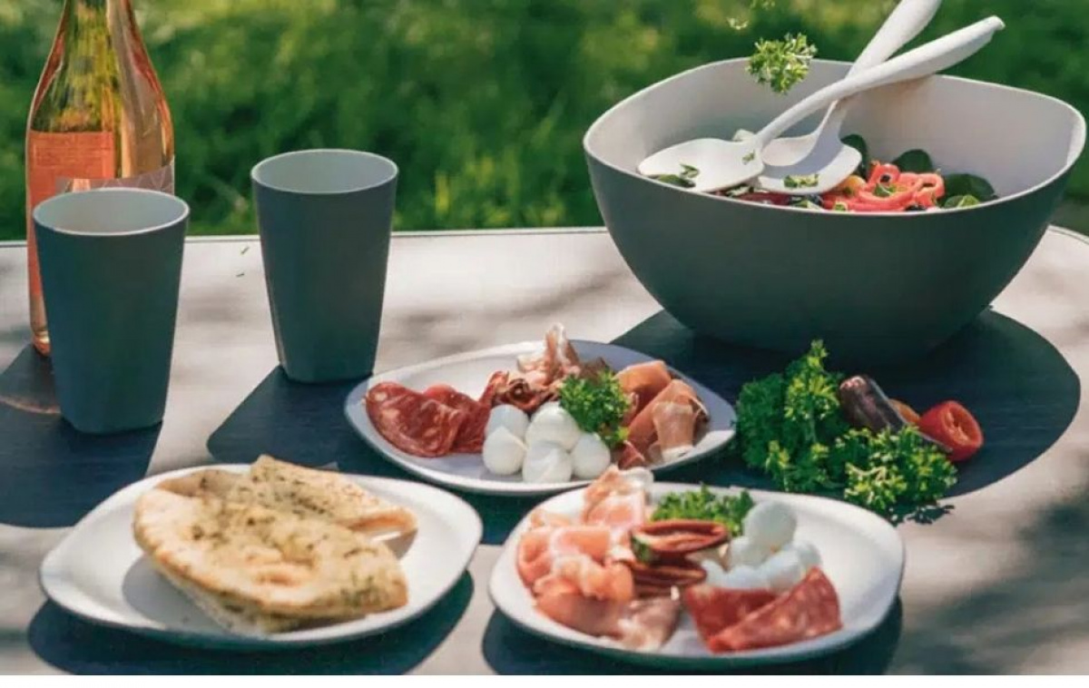 Outwell Astiastosarja 16 osaa Gala Shadow Green ryhmässä Kotitalous & Keittiö / Tarjoilu / Täydelliset Astiastot @ Campmarket (83145)