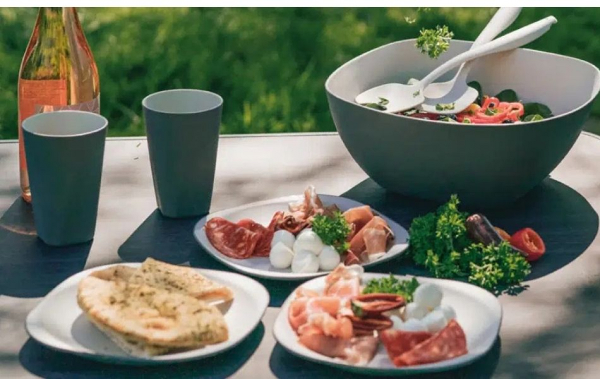 Outwell Astiastosarja 8 osaa Gala Shadow Green ryhmässä Kotitalous & Keittiö / Tarjoilu / Täydelliset Astiastot @ Campmarket (83152)