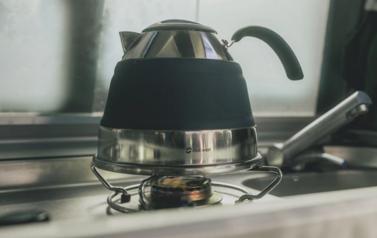 Outwell Kahvipannu Taitettava 1,5 L Navy Night ryhmässä Kotitalous & Keittiö / Keittiölaitteet / Kahvin- / Vedenkeitin @ Campmarket (83177)