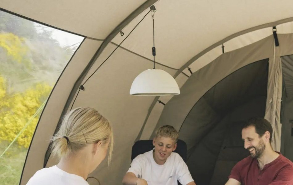 Outwell Riippuvalaisin Taitettava Pollux Lux Kermanvalkoinen ryhmässä Matkailuvaunu & Matkailuauto / Elektroniikka / Sisävalaistus / Kattovalot @ Campmarket (83186)