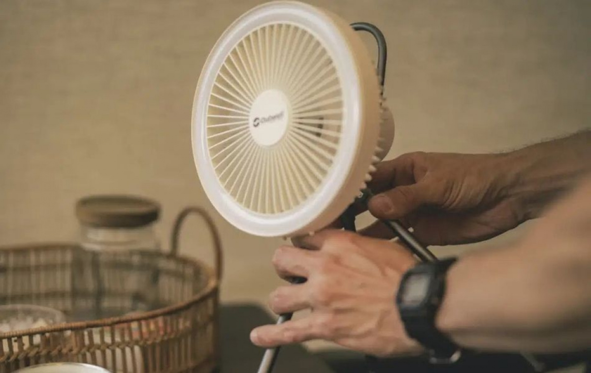 Outwell Tuuletin Ladattava Eryon ryhmässä Matkailuvaunu & Matkailuauto / Lämmitys & Ilmastointi / Tuulettimet & Kamiinat @ Campmarket (83188)