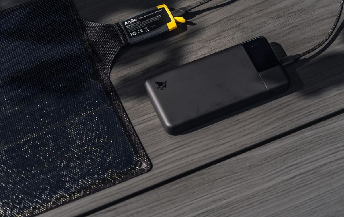 Aqiila Sunbird Kannettava Aurinkopaneeli P40 ryhmässä Matkailuvaunu & Matkailuauto / Elektroniikka / Aurinkopaneelit @ Campmarket (84009)