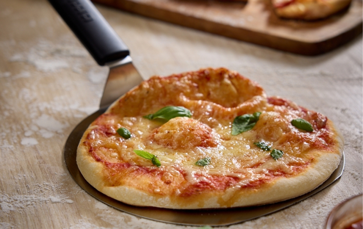 Omnia Pizzalapio ryhmässä Kotitalous & Keittiö / Grillit / Grilli Lisävarusteet / Pizzan grillaustarvikkeet @ Campmarket (85215)